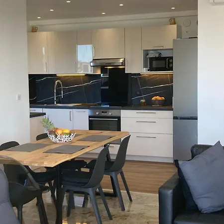 Access, Private In Shared 3-bedroom Apartment, Private Bathroom, Living With Sea View Parentale Salle De Bain Privée Accès Plages&vue Du Salon Dans Partagé Cannes