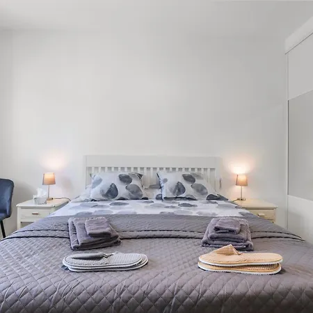 Access, Private In Shared 3-bedroom Apartment, Private Bathroom, Living With Sea View Parentale Salle De Bain Privee Acces Plages & Vue Du Salon Dans Partage * Cannes