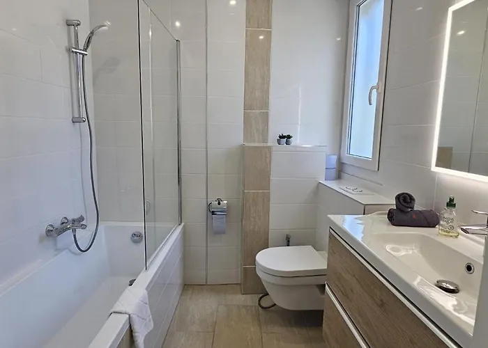 Privatunterkunft Access, Private In Shared 3-bedroom Apartment, Private Bathroom, Living With Sea View Parentale Salle De Bain Privee Acces Plages & Vue Du Salon Dans Partage