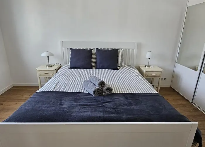 Access, Private In Shared 3-bedroom Apartment, Private Bathroom, Living With Sea View Parentale Salle De Bain Privee Acces Plages & Vue Du Salon Dans Partage Cannes