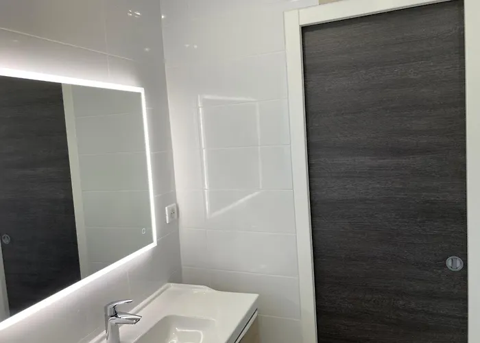 Access, Private In Shared 3-bedroom Apartment, Private Bathroom, Living With Sea View Parentale Salle De Bain Privee Acces Plages & Vue Du Salon Dans Partage Privatunterkunft *