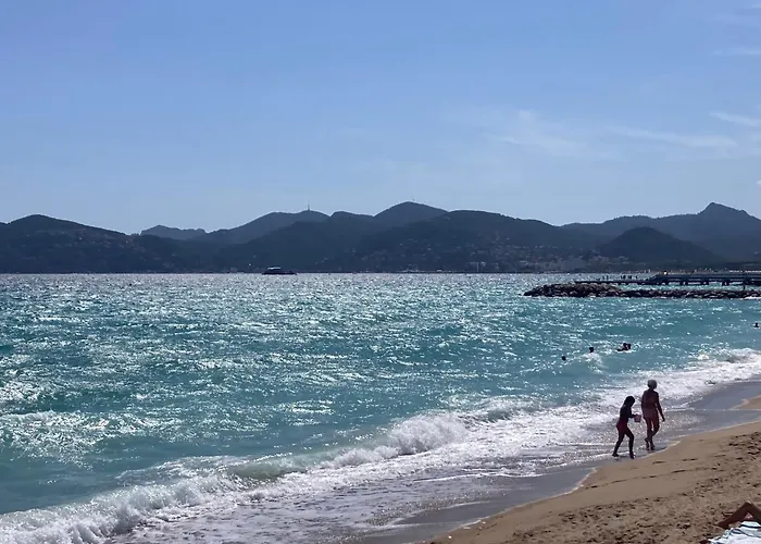 Access, Private In Shared 3-bedroom Apartment, Private Bathroom, Living With Sea View Parentale Salle De Bain Privee Acces Plages & Vue Du Salon Dans Partage Privatunterkunft Cannes