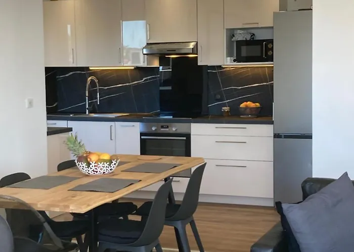 Access, Private In Shared 3-bedroom Apartment, Private Bathroom, Living With Sea View Parentale Salle De Bain Privee Acces Plages & Vue Du Salon Dans Partage Cannes