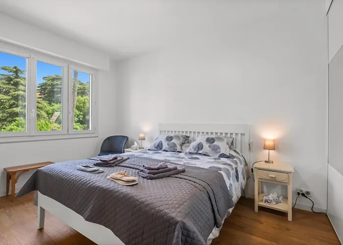 Access, Private In Shared 3-bedroom Apartment, Private Bathroom, Living With Sea View Parentale Salle De Bain Privee Acces Plages & Vue Du Salon Dans Partage Cannes