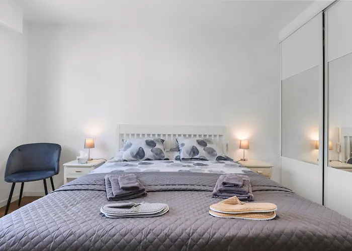 Access, Private In Shared 3-bedroom Apartment, Private Bathroom, Living With Sea View Parentale Salle De Bain Privee Acces Plages & Vue Du Salon Dans Partage * Cannes