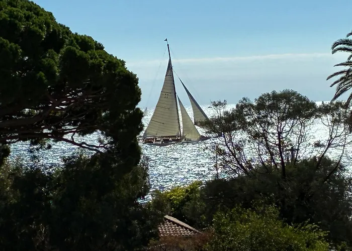 Access, Private In Shared 3-bedroom Apartment, Private Bathroom, Living With Sea View Parentale Salle De Bain Privee Acces Plages & Vue Du Salon Dans Partage * Cannes